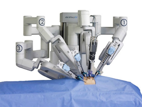 davinci-robotic-surgery-large1