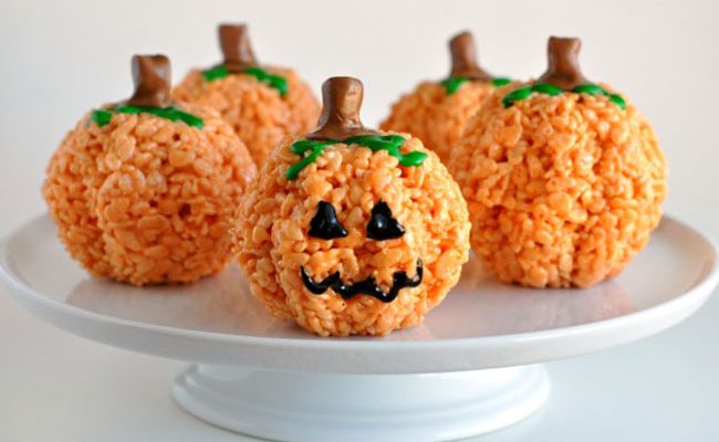 pumpkin-rice-krispies-treats-halloween-food-ideas-650x400