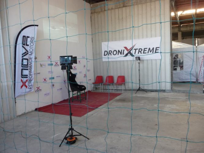 DroniXtreme Club-drone-racing-fpv-giuseppe rinaldi-bramofpv-circuito-droni-caluso-badside84-area pubblico-gate-flap