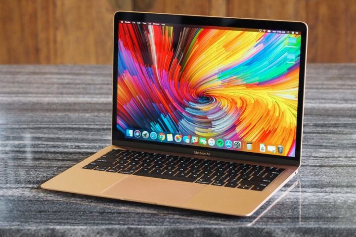 MacBook Air Amazon: offerta imperdibile, 300 euro di sconto