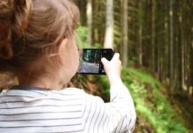 A che età i Bambini possono avere il Cellulare? A che età i Bambini possono avere il Cellulare