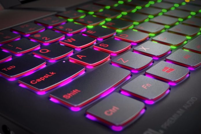 come attivare tastiera retroilluminata lenovo