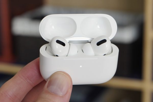 Volantino Unieuro: su AirPods Pro risparmi 80 euro | InfoDrones.It