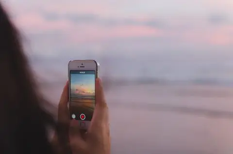 Entrata per carica di Smartphone Bagnata con Acqua di mare-2